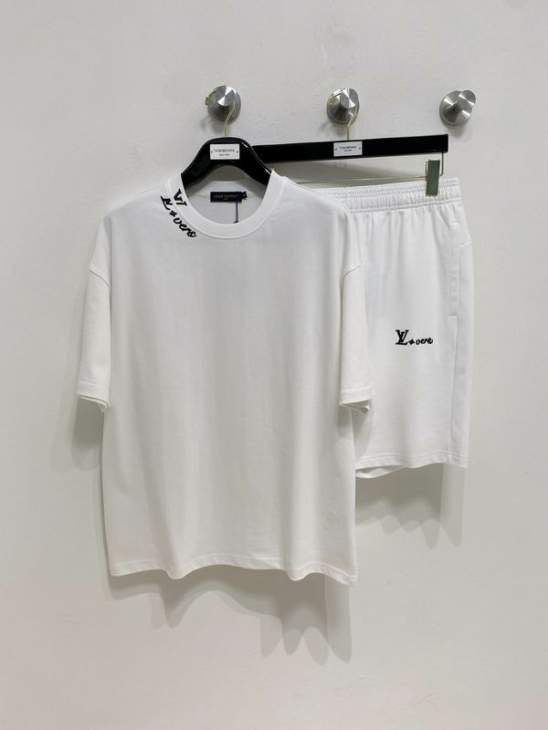 Picture of LV Shirt Pant Suits _SKULVM-2XLxetr0322702
